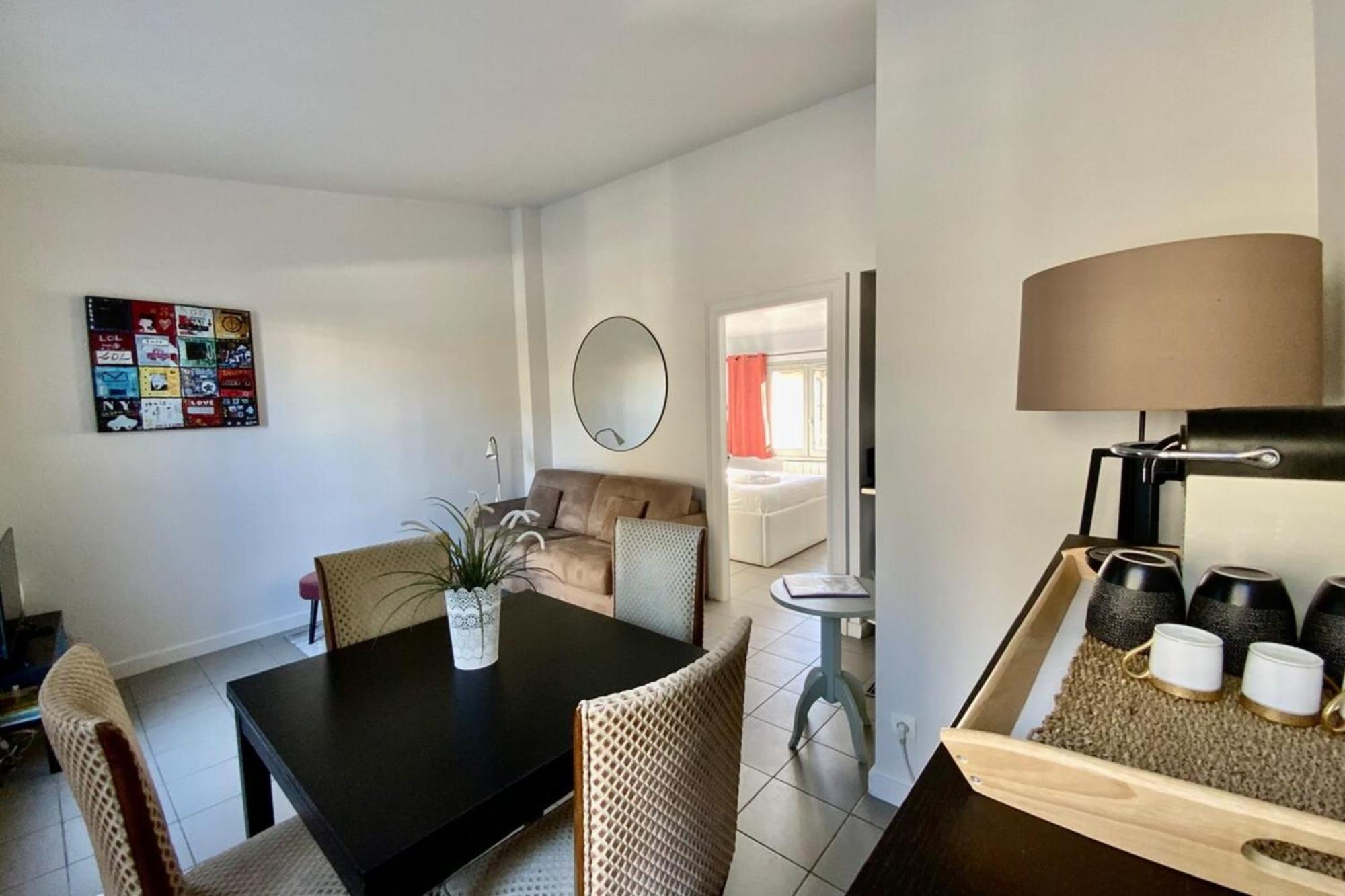 Le Fonctionnel - Grande Terrasse En Plein Centre ! Apartment Кастелно-льо-Ле Екстериор снимка